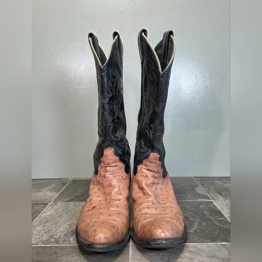 VINTAGE JUSTIN FULL QUILL OSTRICH LEATHER WESTERN BOOTS.